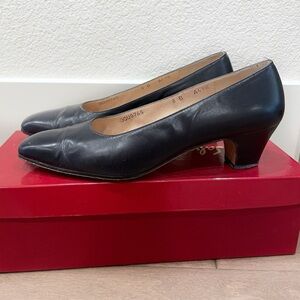 FERRAGAMO | Vintage 1990s black leather classic slip on kitten heel pumps